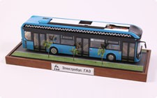 Модель электробуса - фото